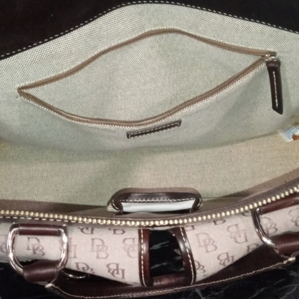Dooney & Bourke Designer Monogram Brown and Cream Purse, EUC - Picture 5 of 9